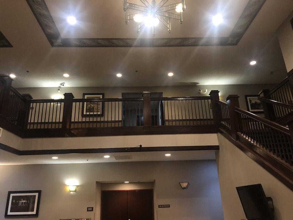 Norwood Inn And Suites Chaska Екстериор снимка