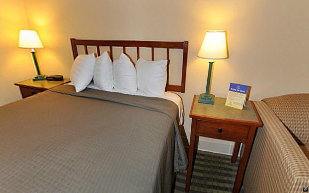 Norwood Inn And Suites Chaska Стая снимка