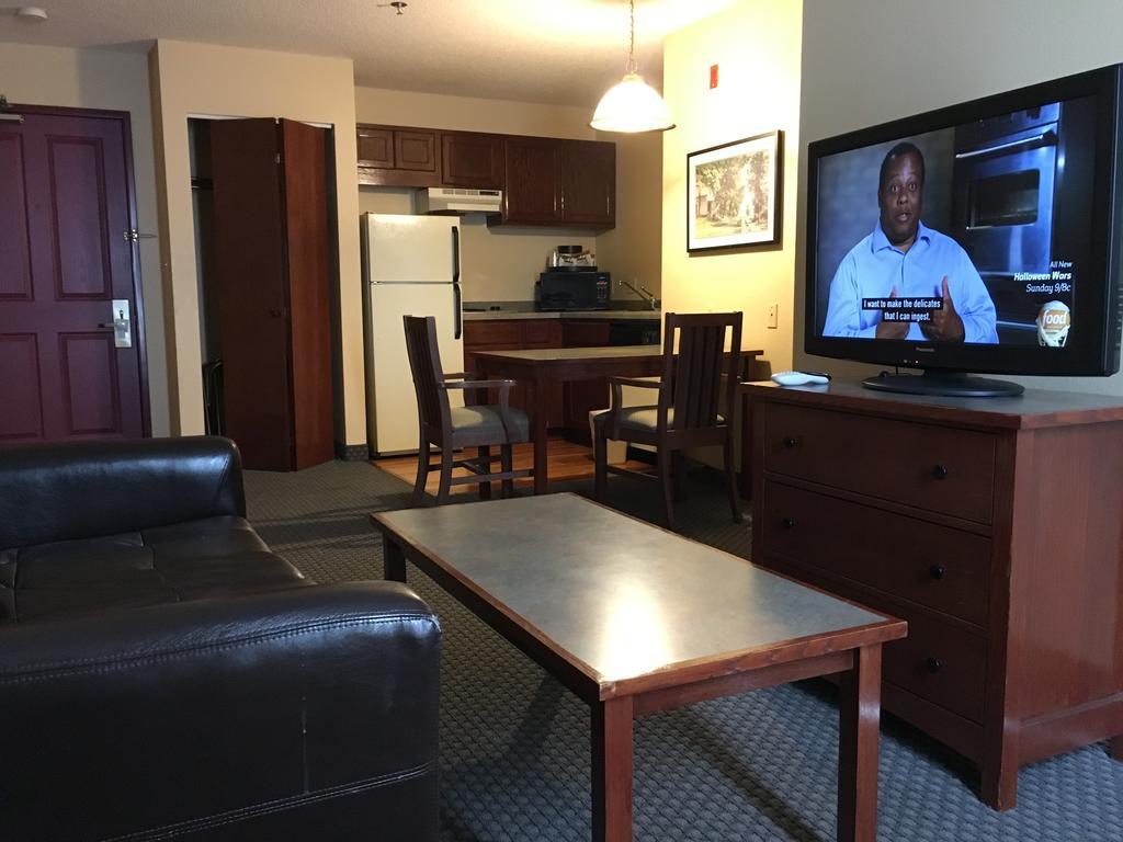 Norwood Inn And Suites Chaska Екстериор снимка