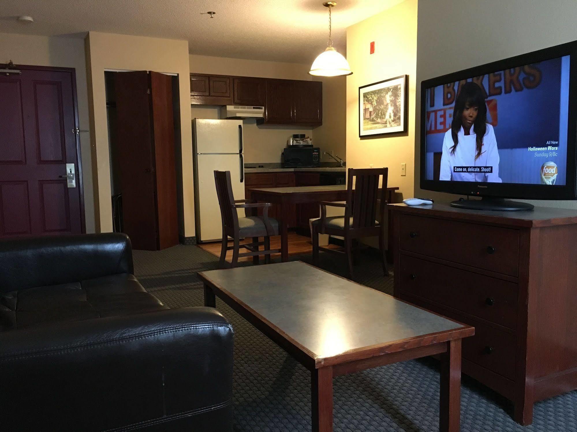 Norwood Inn And Suites Chaska Екстериор снимка